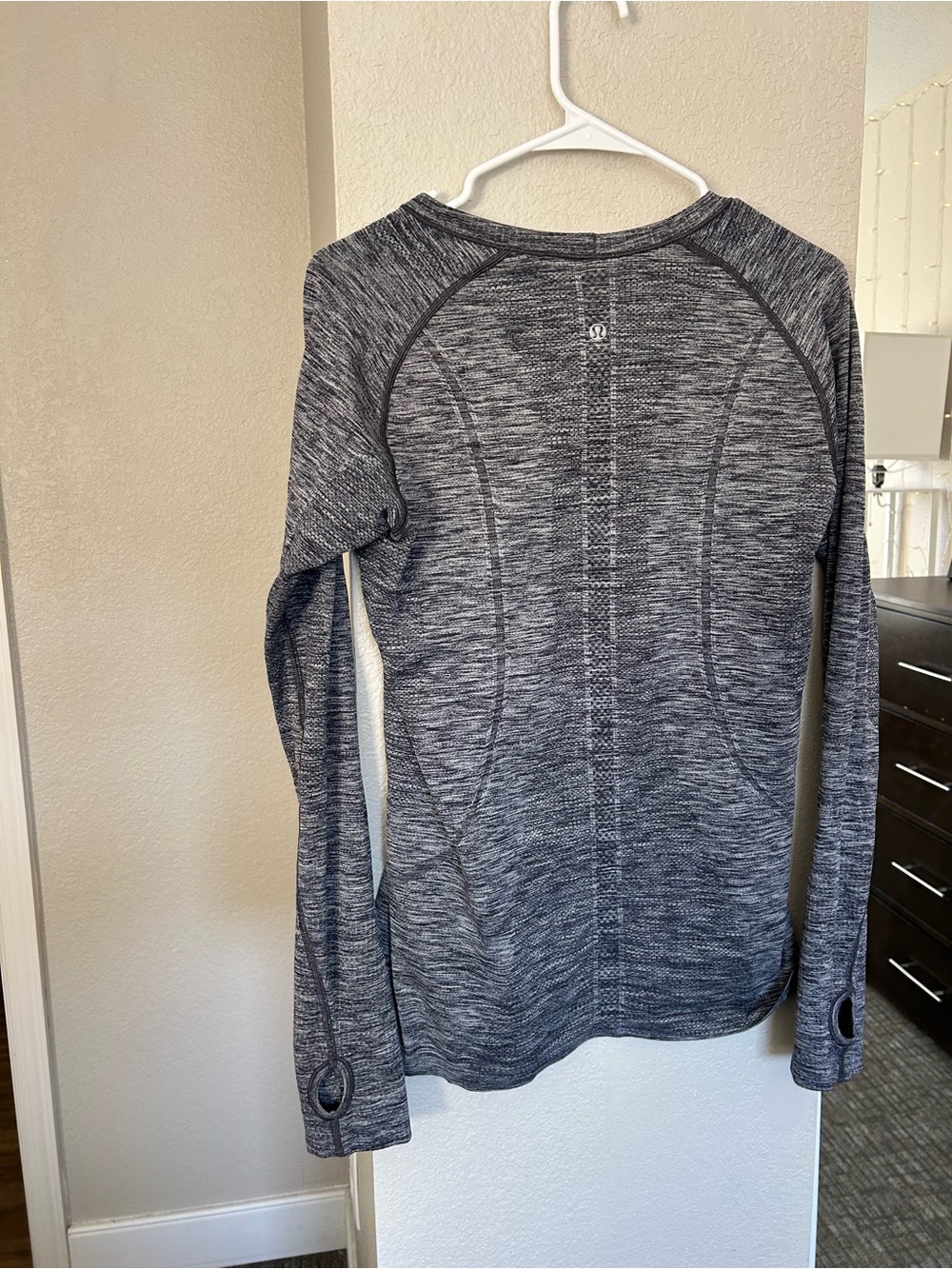 Lululemon Swiftly Tech Long Sleeve 2.0 in Heathered/Slate Grey size 10 - Picture 4 of 5